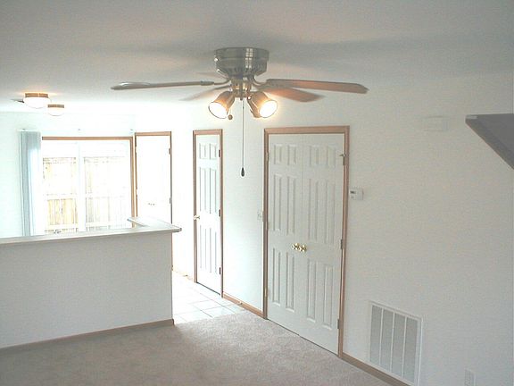 2nd image of 921 E Grand Ave #927