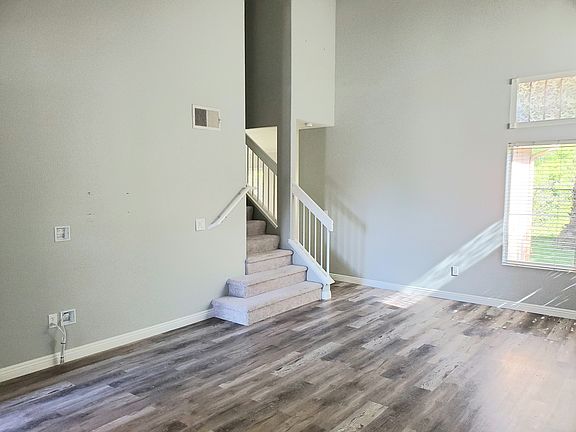 3rd image of 639 Hillhaven Dr