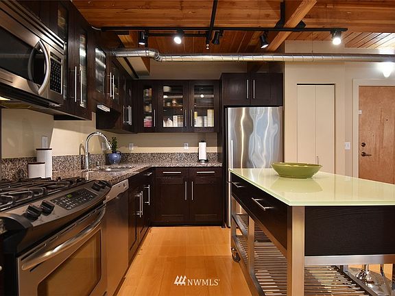 4th image of 530 Broadway Avenue E #220
