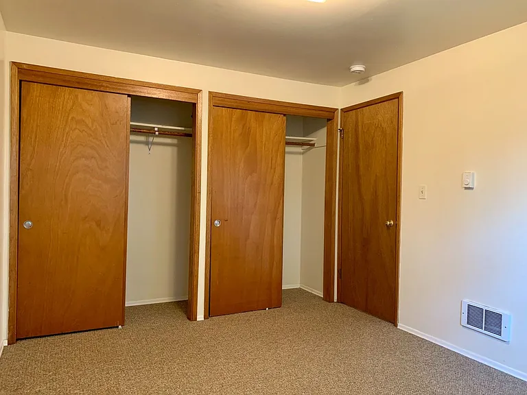 633 W Emerson Street — Photo 8