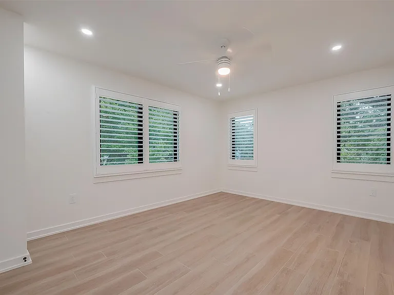2702 Delano St — Photo 32