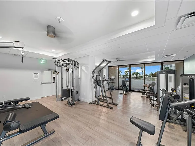 4031 Gulf Shore Blvd N #7D — Photo 48