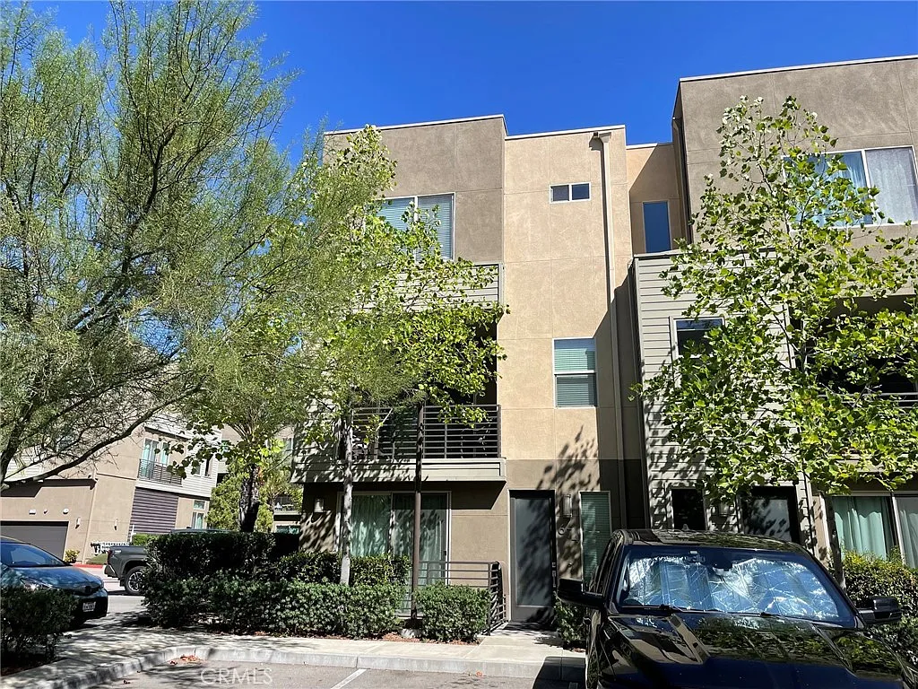 3 bed, 3.5 bath, 1976 sqft, $3,550 — Photo 1