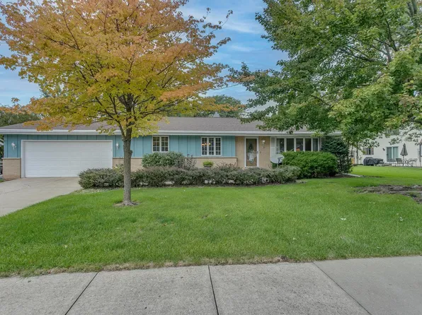934 Nicolet Ave, Oshkosh, WI 54901