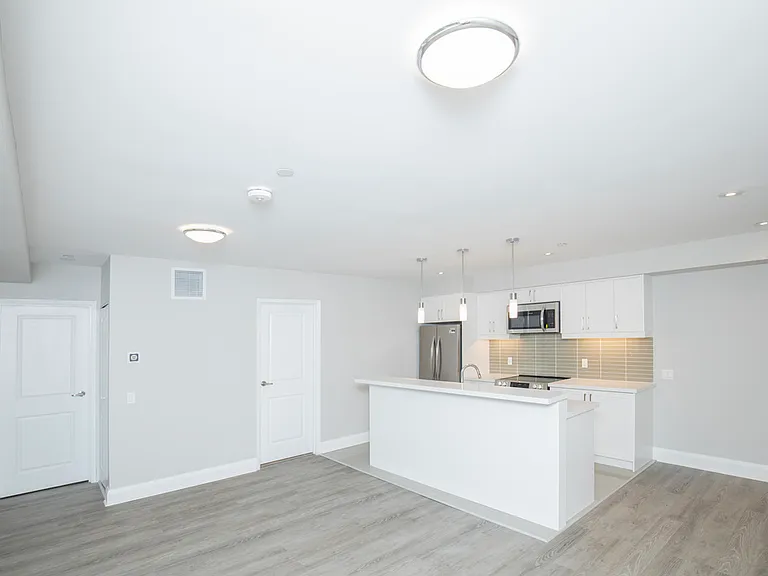 806 Kennedy Rd — Photo 15