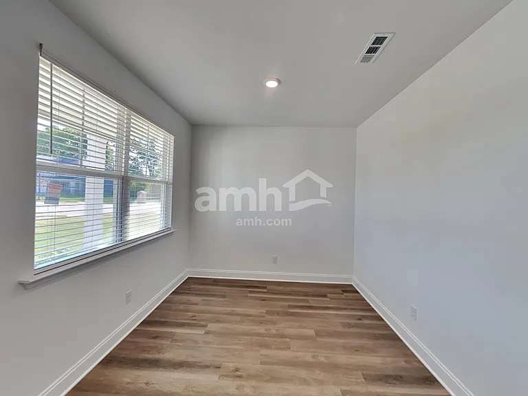 5340 Trust Dr — Photo 8