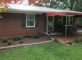 611 Tanglewood Dr, Seneca, SC 29672