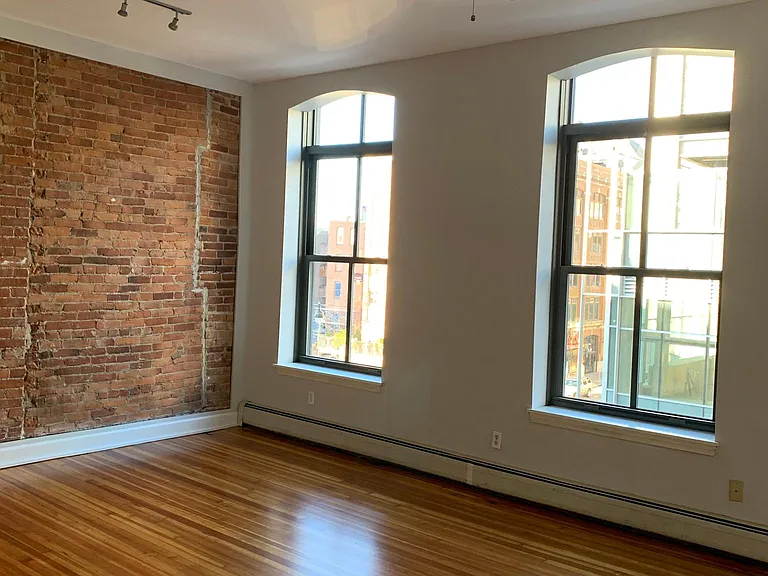 251 Asylum St #3W — Photo 2