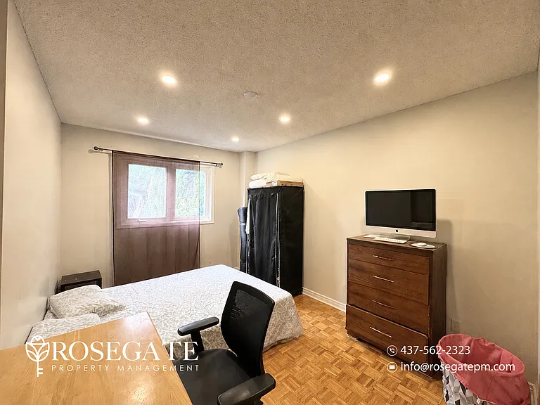 54 Roseville Dr #B — Photo 8