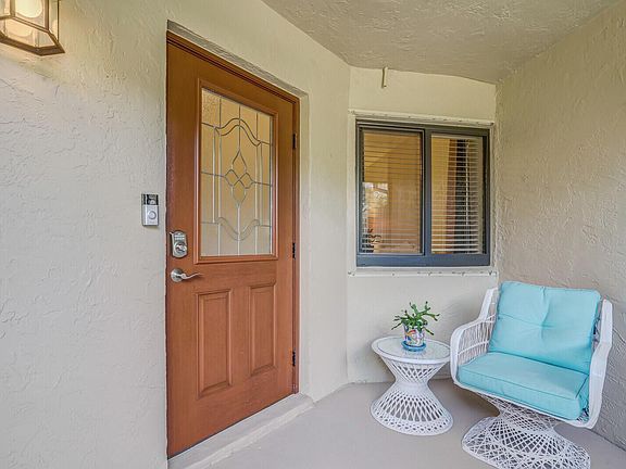 4th image of 1720 NW 21st Ct