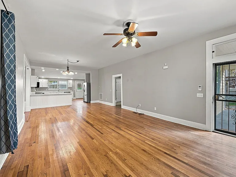 4608 Indiana Ave — Photo 4