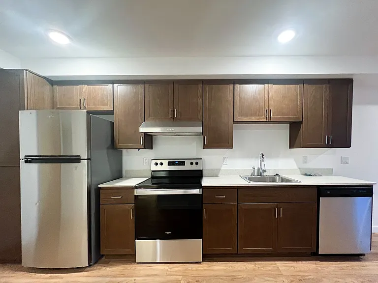 Leeward Apartments — Photo 21
