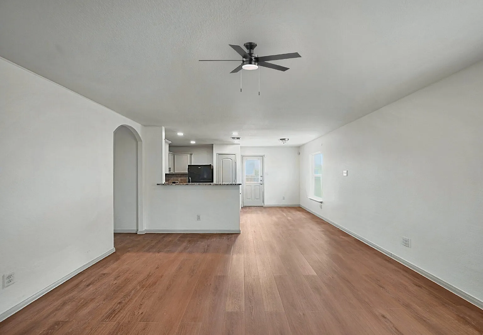 3 bed, 2.0 bath, 1167 sqft, $1,750 — Photo 3