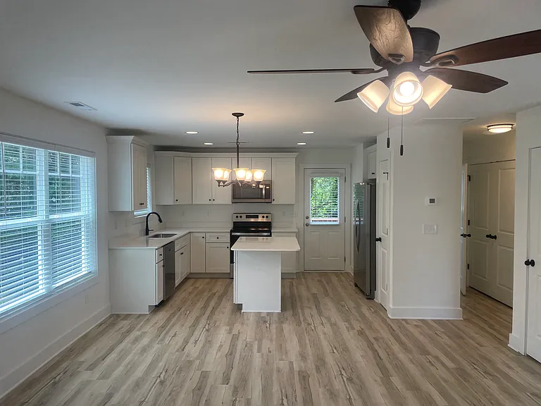 271 Patterson Ave SE — Photo 8