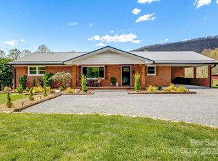 95 Hunters Ridge Rd, Mills River, NC 28759