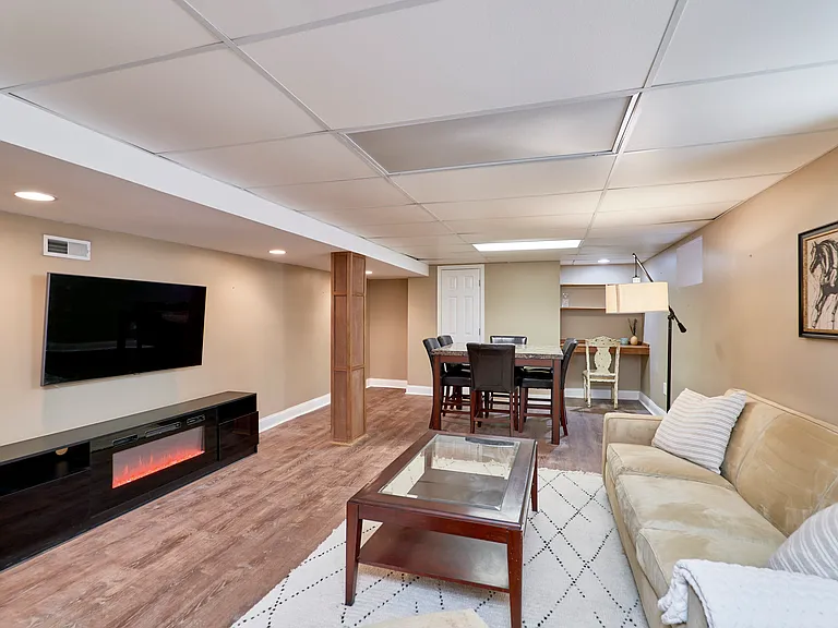5210 Pernod Ave — Photo 38
