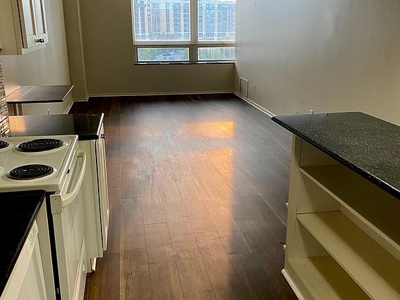 2nd image of 3000 Farnam St APT 6D
