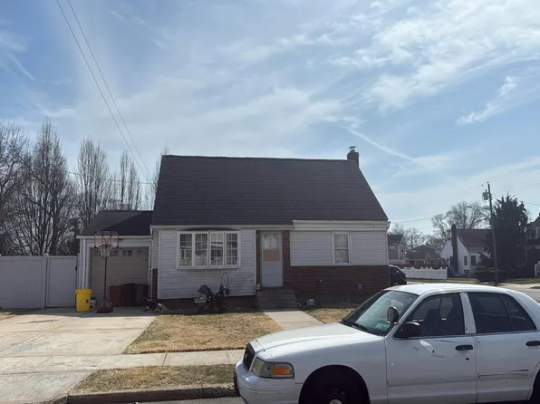 200 Brendan Ave, Massapequa Park, NY 11762