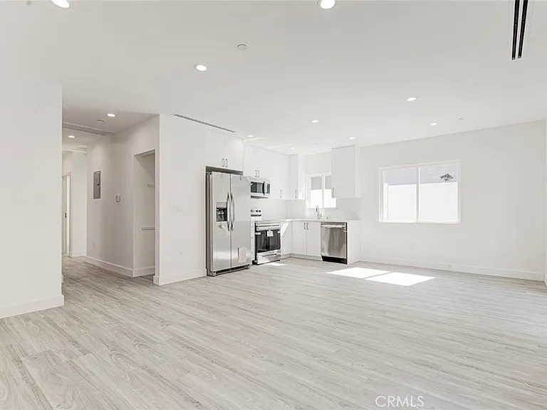 7856 Kyle St — Photo 2