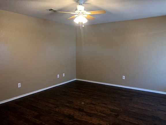 2nd image of 1106 E Oak Ave