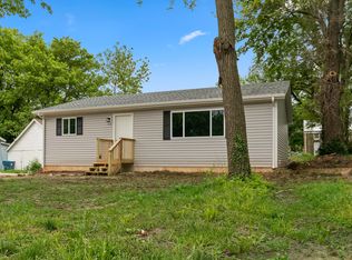 416 E Locust St, Bolivar, MO 65613