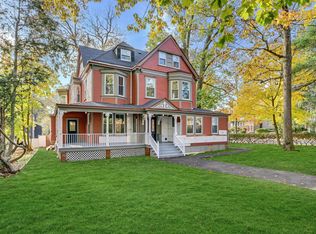204 Warner Ave, Roslyn Heights, NY 11577
