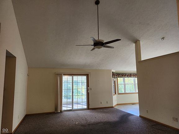 3rd image of 4461 Devonshire Ct