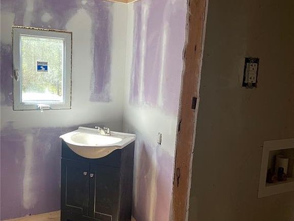 4th image of 1310 Meadowlane Dr NW