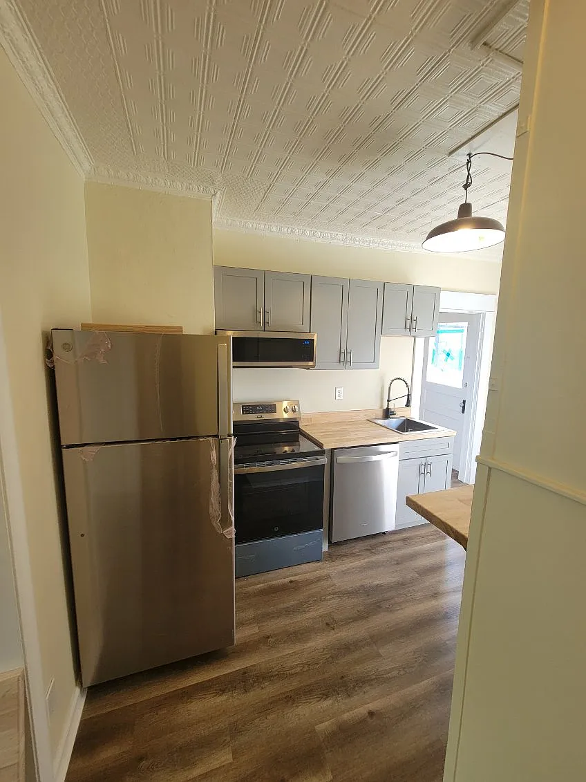 2 bed, 850 sqft, $1,825 — Photo 2