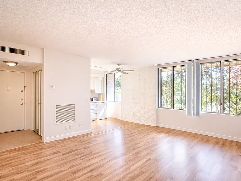 503 S La Fayette Park Pl #104 — Photo 2