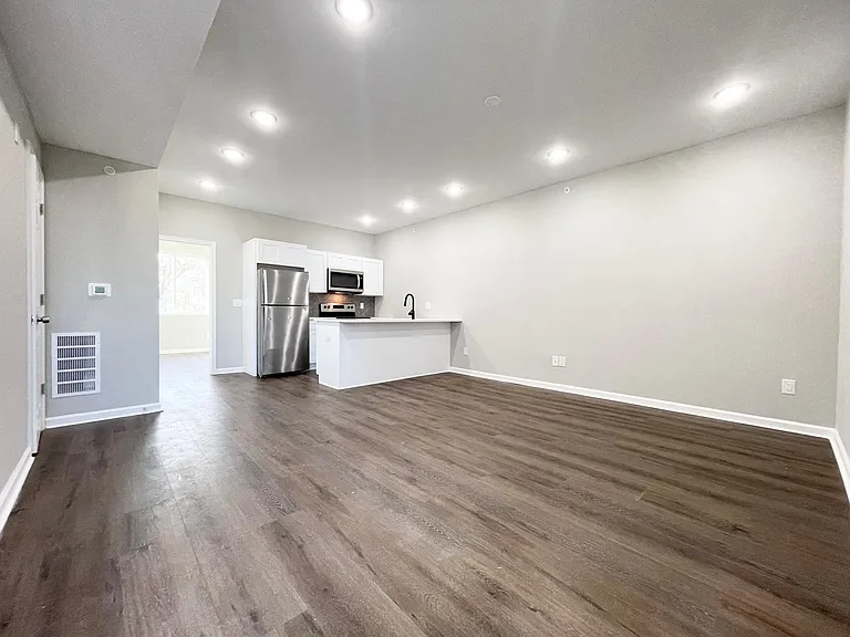 1228 N Marshall St #3R — Photo 6