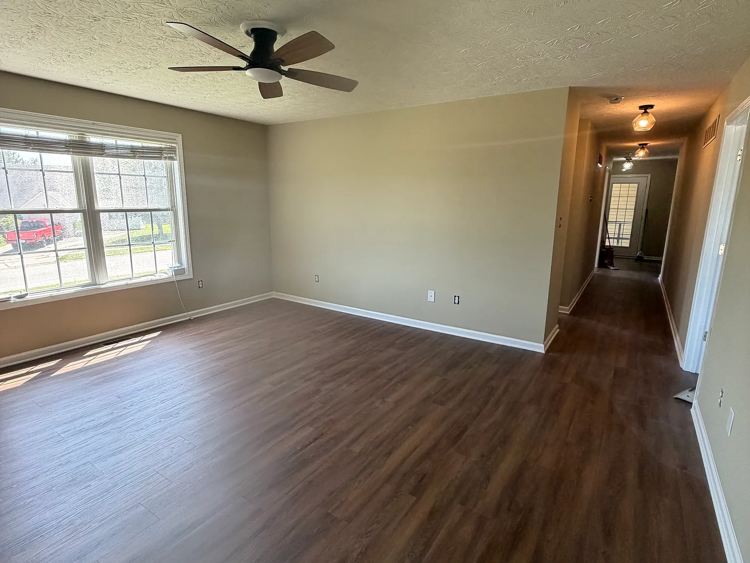 3 bed, 1289 sqft, $1,900 — Photo 4