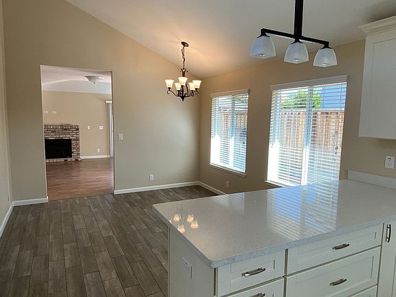 4th image of 44 Southcreek Ct