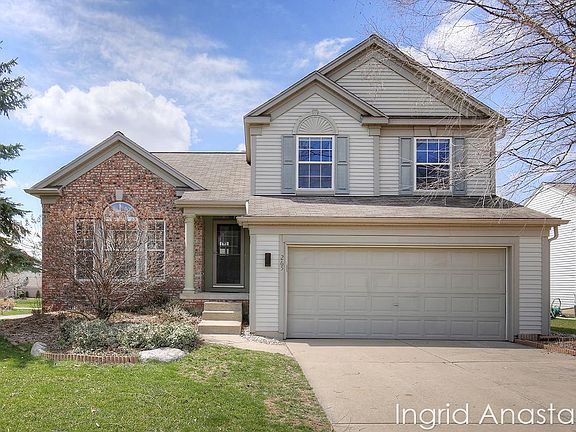 4 Bed 4 Bath Forest Hills off Forest Hills avenue, walkable to Collins Elementary
