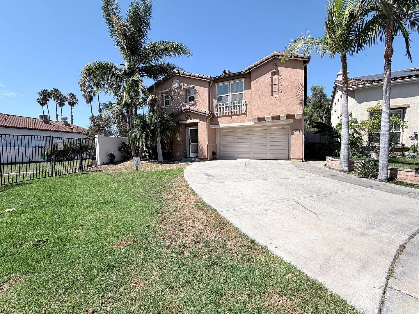 4 bedroom in Oceanside — Photo 1