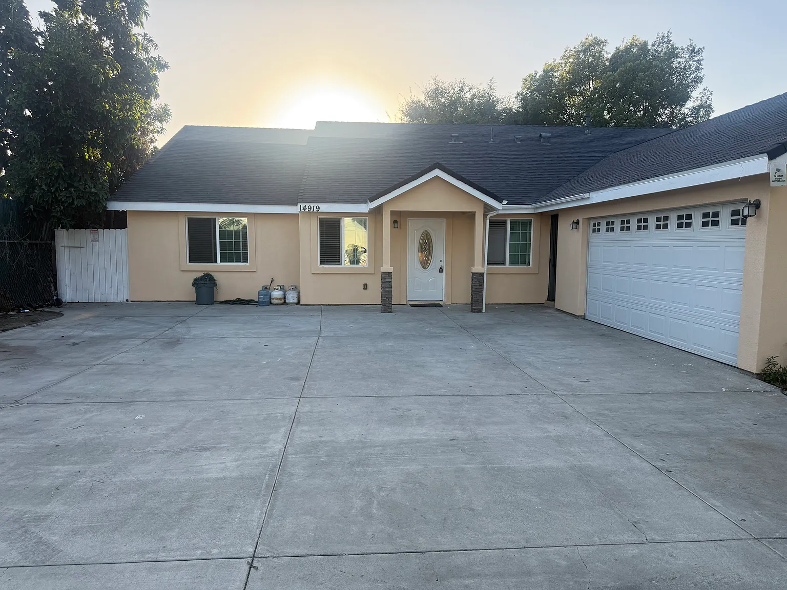 4 bed, 2020 sqft, $4,200 — Photo 1