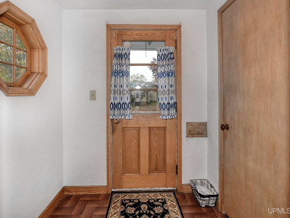 121 Lawrence St, Kingsford, MI 49802 Zillow