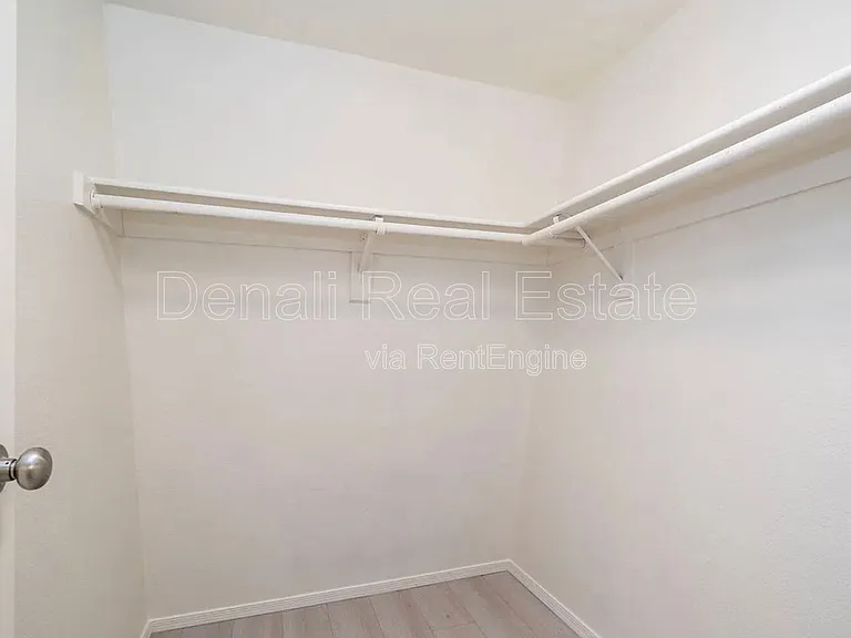 1329 S Mitchell Dr — Photo 17