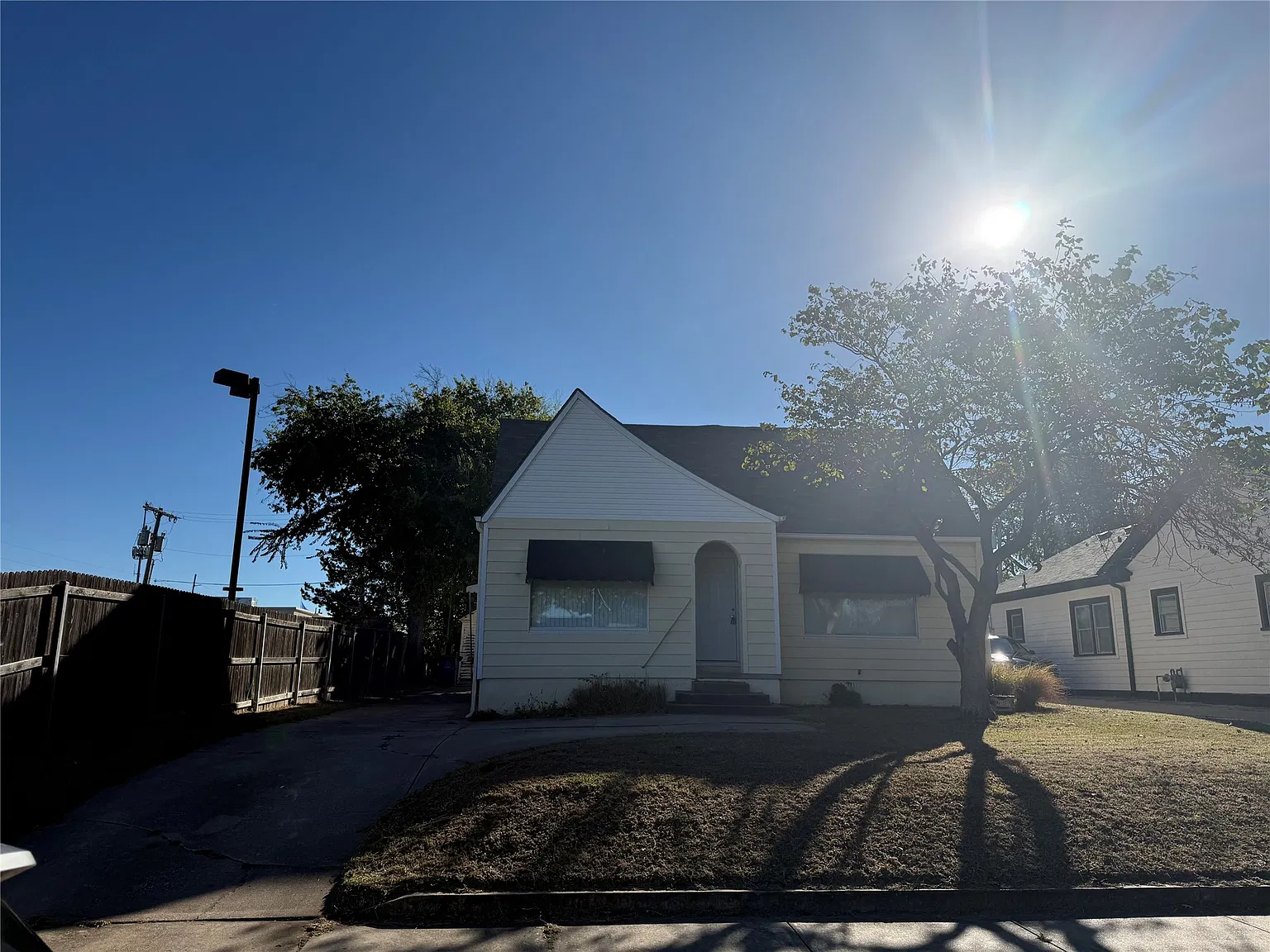 3 bed, 1.0 bath, 1288 sqft, $1,225 — Photo 1