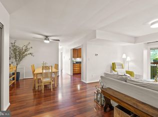 49 Skyhill Rd APT 204, Alexandria, VA 22314