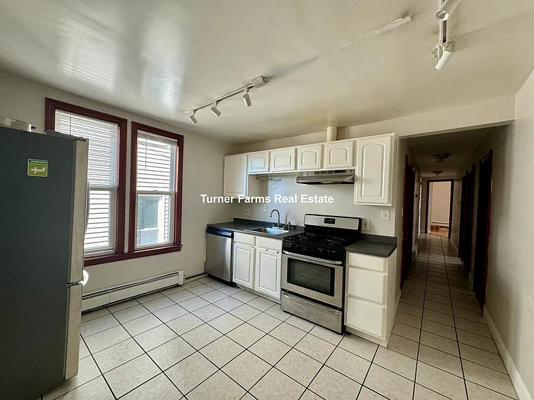 19 Monmouth St #2 — Photo 20