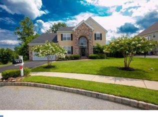 5 Phillips Cir, Aston, PA 19014