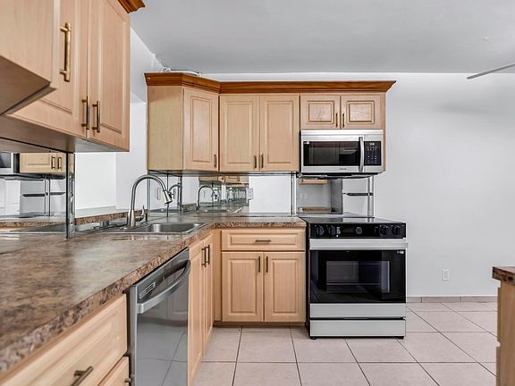 3rd image of 17 Willowbrook Lane #204