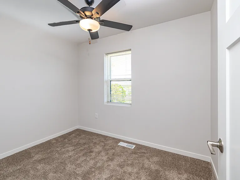 899 Chapel Dr — Photo 21