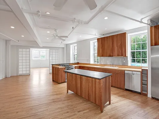 Sold by Sotheby's International Realty | media 1