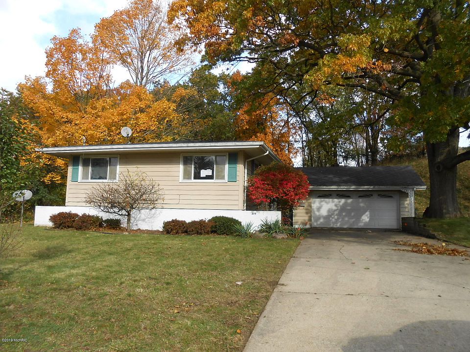 1st image of 915 Emmett St E