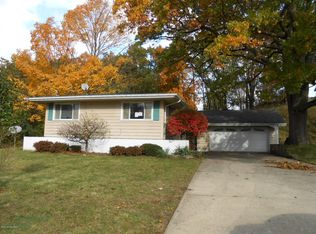 915 Emmett St E, Battle Creek, MI 49014