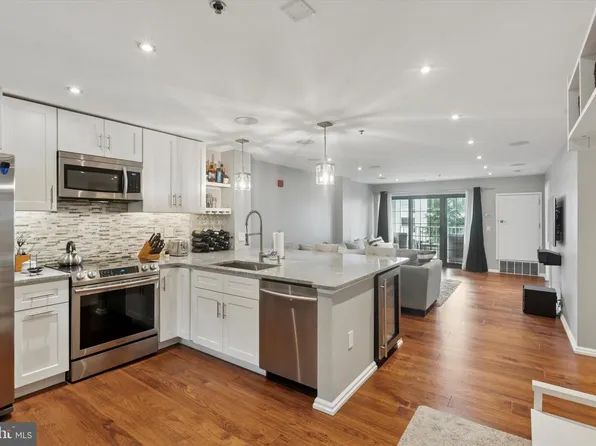 2 Leverington Ave #21, Philadelphia, PA 19127