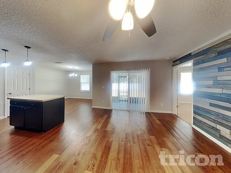77094 Crosscut Way — Photo 2