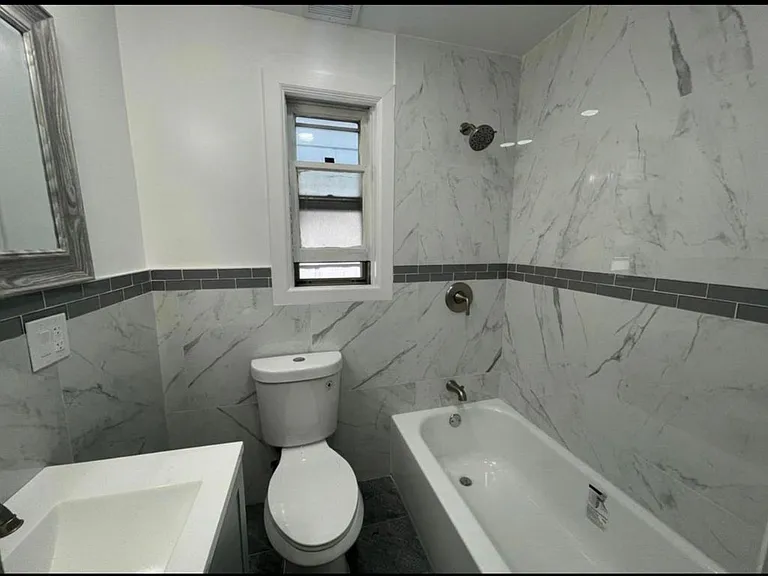 W 21st St — Photo 2